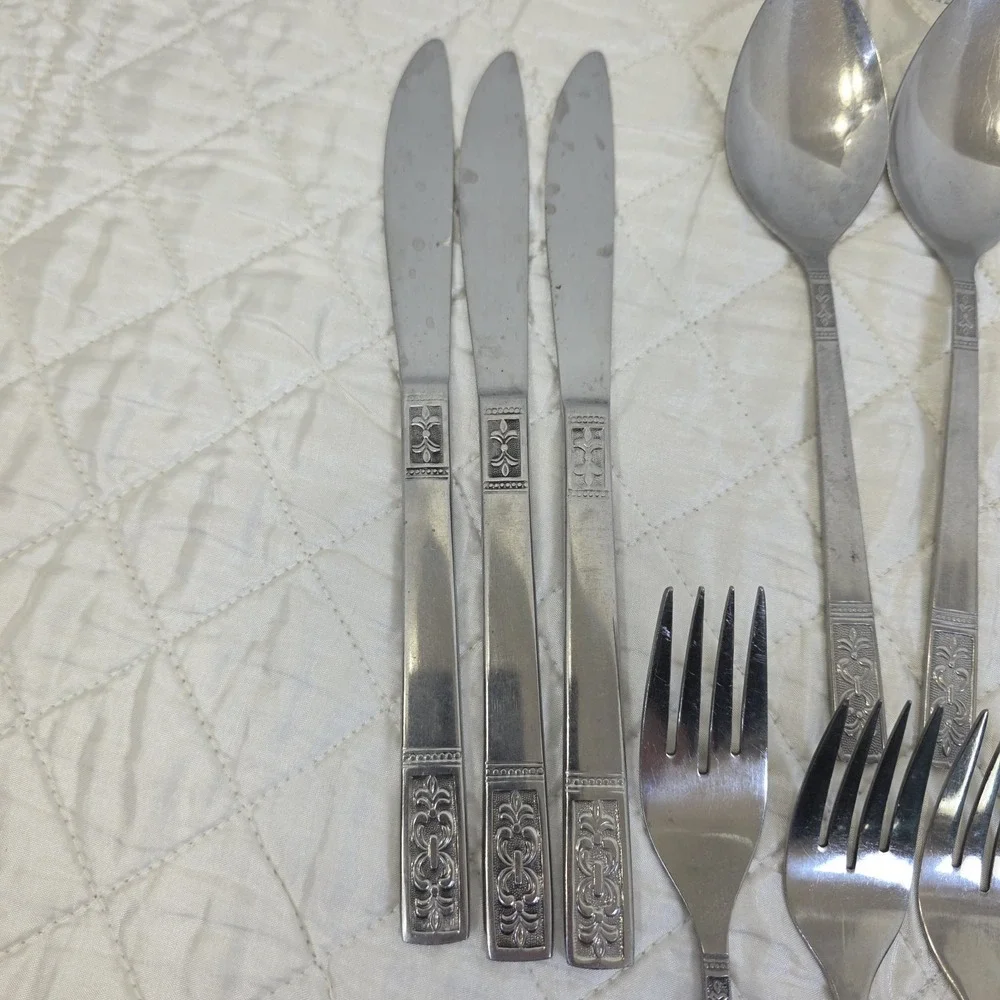 Vintage MCM Customcraft Fleur De Lis Flatware Silverware 15-Piece Set Stainless